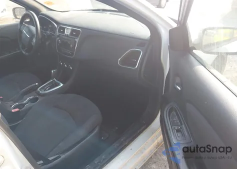 2013 Chrysler 200 Lx z USA, uszkodzony, nr VIN 1C3CCBAB2DN646993